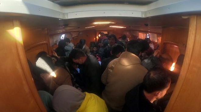 İzmir açıklarında 135 kaçak göçmen kurtarıldı